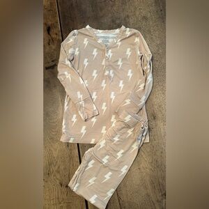 GUC Forever French Bamboo Two Pc. Pajamas Tan/White Lightning bolts Size 2-3T.